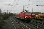 In Essen befinden sich Personen im Gleisbereich....So viel eine S1 von Dsseldorf nach Dortmund aus.