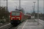 Die Dsseldorfer 143 619 rollt mit einer S1, von Dsseldorf nach Dortmund, in Bochum-Ehrenfeld ein. (05.01.2008)