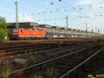 143 237-6 mit S 5(Hagen-Dortmund) und Nacht Express plus Wagen. Witten, 31.07.2008.