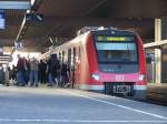 422 005/505 wartet am 28.12.08 in Dsseldorf Hbf als S7 auf Fahrgste.