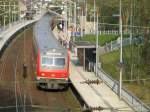 Hier steht die S1 in Richtung Dortmund am haltepunkt Essen Eiberg.
Fahrtrichtung Dortmund Hbf ( EDO )
Vorne die Lok ist 143-329