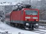 143 597 zieht am 03.01.2010 eine S6 aus x-Wagen die letzten Meter in den Essener Hbf.