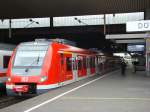 BR 422 028-1 am 13.05.2009 im Bahnhof Dsseldorf. Hier Die S1 nach Dortmund.