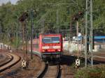 Seit dem Fahrplanwechsel Geschichte die S6 Verstrker zwischen Ratingen Ost und Langenfeld. 143 247-5 mit ihrer x-Wagenganitur am 8.9.2009 kurz vor Dsseldorf Oberbilk.