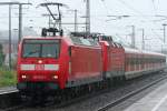 Die 146 016-1 zieht 143 014-9 mit S-Bahn durch Wuppertal Vohwinkel am 08.08.2010