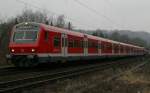 Die S6 nach Essen Hbf fhrt am 2.2.11 aus Essen-Kettwig aus.Schublok ist 143 241.