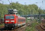 143 357-2 mit der S1 nach Solingen Hbf bei der Einfahrt in Mlheim-Styrum, 25.4.11