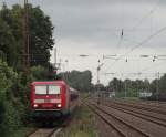 Eine schöne 143 geht anders... 
Der 143 840 lässt sich der etwas harte Umgang ansehen. 
Aufgenommen am 14.08.14 in Düsseldorf Rath - am Bahnsteigsende. 