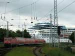 Nochmal die S-Bahn und MS Regatta, kurz vor der Einfahrt in den Bf Warnemnde.
11.06.09