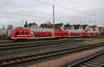 445 010-5 verlässt am 24.11.2017 als S3 von Güstrow nach Warnemünde den Rostocker Hauptbahnhof.