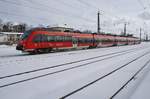 442 337-2 erreicht am 27.2.2018 als S2 von Güstrow nach Warnemünde den Rostocker Hauptbahnhof.