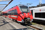 442 337 stand am Tag der Schiene im Rostocker Hbf,abgestellt leider wurden nur die hinteren Wagen mit 50 Jahre Rostocker S-Bahn foliert.20.09.2024