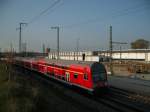 Ein Nachschuss auf die S-Bahn (S2), die gleich Rostock Hbf erreichen wird. Vorne dran zieht BR 143 250
25.04.09