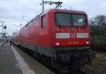 Die Kieler 112 143-3 steht mit Ihrer S1 von Warnemnde Richtung Rostock Hbf im Haltepunkt Rostock-Bramow.(12.11.10)