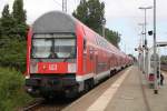 Die Rostocker S-Bahn macht auch schlapp die hintere S-Bahn hat dann von Rostock-Marienehe bis Rostock Hbf geschoben.Rostock-Bramow(26.07.2011)