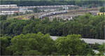 Bahnanlagen und Bäume -     Zwischen den Bäumen des Rosensteinparkes und denen des Schlossgartens im Hintergrund liegen die Gleise der Bahntrasse zwischen dem Stuttgarter Hauptbahnhof und