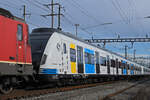 Stuttgarter S Bahnzug 94 80 430 231-1 wird am 24.01.2025 durch den Bahnhof Pratteln geschleppt.