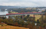 Ein Langzug der S-Bahn Stuttgart macht sich als Linie S4 auf den Weg zur Schwabstraße. Hier überquert sie das Viadukt zwischen Marbach und Benningen.
Marbach - 12.02.2025