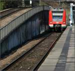 Wieder am Tageslicht -

... nach der langen Tunnelfahrt vom Vorfeld des Stuttgarter Hauptbahnhofes hinauf nach Vaihingen.

S-Bahnstation  Österfeld , 01.11.2008 (Ma)