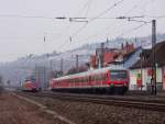 Am Dienstag den 26.3.13 war die Hölle los auf dem  Esslinger Highway . Neben der HGK 185 521, welche im Hintergrund auf weiterfahrt wartet, schob 146 219 eine n-Wagen Garnitur nach Ulm und eine Garnitur aus 2x ET423 war unterwegs nach Herrenberg. Aufgenommen bei Oberesslingen. (Fotostandpunkt heute nicht mehr umsetzbar)