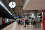 Das Verschwinden der Architektur -    Bei der 'Modernisierung' der unterirdischen S-Bahnstationen in Stuttgart, verschwand gewissermaßen deren architektonische Gestaltung.