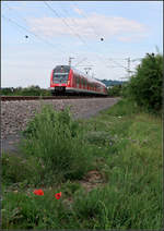 Farblich passend -

Ein S-Bahnzug der Linie S2 bei Weinstadt-Endersbach auf der Remsbahn.

09.08.2019 (M)