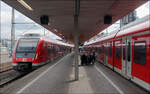 Bahnsteigbild mit Fluchtpunkt -     Der S-Bahn-Endbahnhof Schorndorf der Stuttgarter Linie S2.