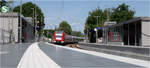 Endlich barrierefrei - 

Über 40 Jahre nach dem der S-Bahnbetrieb auf der Remsbahn startete, wurde nun die Station Rommelshausen barrierefrei. Durch die Kurvenlage war zuvor der Spalt und der Höhenunterschied insbesondere auf dem Bahnsteig auf der Bogenaußenseite unzumutbar groß bzw. hoch. Bis auf kleinere Restarbeiten ist die Station nun fertiggestellt. Im Mai 2023 ging auch der erhöhte Bahnsteig an Gleis 2 in Betrieb.

Im S-Bahnnetz Stuttgart gibt es allerdings noch zahlreiche Stationen, die noch keinen stufenfreien Einstieg ermöglichen, da ist noch viel zu tun.

09.07.2023 (M)