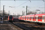 Zeitgleich -    ...liegen die Abfahrtszeiten der Stuttgarter S-Bahnlinie S3 in beiden Richtung am Bahnhof in Waiblingen.