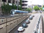 Stadtbahnwagen 1013 der Saarbrcker Verkehrsgesellschaft Saarbahn&Bus verlsst als 1 Richtung Siedlerheim den Bereich Hauptbahnhof, wo man - umgekehrt als in vielen anderen Stdten - den