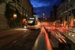 Wagen 1006 auf der Linie 1 Richtung Siedlerheim hat gerade die Haltestelle  Hauptbahnhof  (Stadtbahn) verlassen und befhrt die Rampe zur Haltestelle  Trierer Strae  (07.11.08).