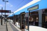 Wagen 1019 steht auf Gleis 3 an der Haltestelle  Rmerkastell  zum Aufbruch Richtung Messebahnhof via Innenstadt und Hauptbahnhof bereit; der Sonderverkehr anlsslich der 60.