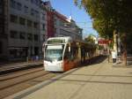 Die Saarbahn an der Haltestelle Saarbrcken Landwehrplatz.