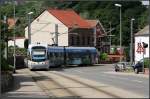 Enge Kurve -     Nach der Haltestelle Riegelsberghalle fährt die Saarbahn auf eingleisiger Strecke zunächst um eine recht enge, langezogene Kurve.