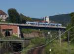 Noch schiefer als die  Schiefe Ebene  - Saarbahn Triebwagen mit Werbung fr die PSD Bank steigt von den Hhen des Saarbrcker Rastpfuhls in Richtung Innenstadt ab.