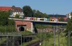 Noch schiefer als die  Schiefe Ebene  - Saarbahn Triebwagen mit Werbung fr die 4 Radiowellen des Saarlndischen Rundfunks erklimmt die Hhen des Saarbrcker Rastpfuhls. 16.06.2013 Saarbrcken-Malstatt / Josefsbrcke..