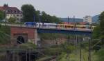 Verschmelzung......Wenn man Glück hat und beide Bahnen haben etwas Verspätung, dann treffen sich die Saarbahnen auf der Josefsbrücke in Malstatt und verschmelzen miteinander.

Saarbrücken 03.06.2014