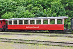 Schmalspur Personenwagen des Vulkanexpress der B.E.G. in Brohl-Lützing - 28.05.2021