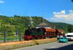 11sm der Brohltalbahn am Nachmittag des 05.06.2015, unterwegs mit zwei Regelspurwaggons im Rahmen einer Sonderzugveranstaltung, zwischen Brohler Hafenbecken und Bundesstraße B 9.