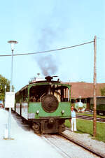 Dampflok der Chiemseebahn vor dem Bahnhof Prien-Stock (20.08.1983)