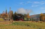 Herbstdampf am Fichtelberg. Mit 99 1794-9 und der DR-Garnitur unterwegs von Cranzahl nach Oberwiesenthal. Da der Fotoklassiker Hammerunterwiesenthal durch den Umbau des Wohnhauses zur Zeit nicht mglich ist, hier einmal aus einer anderen Perspektive, am 24.10.2012.