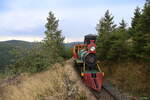 Lok No. 1 des Santa Fé Express, einer 914mm-Schmalspurbahn im Sauerland (NRW), des FORT FUN Abenteuerland, Bestwig. Sowohl die gasbefeuerte Schlepptenderlokomotive wie auch der Wagenpark wurden bei den Crown Metal Products in Pennsylvania/USA produziert und kamen 1979 als US-Import nach Deutschland. 13. August 2024.