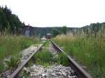 Auch hier bergreift die Natur alles. Diese Aufnahme entstand im Sommer 2007 auf dem Ein/Ausfahrgleis des Haltepunktes Sgmhle. zum Zeitpunkt der Aufnahme ist dieses Gleis nur als Rangiergleis benutzbar, den wenige meter hinter diesem Bild ist Ende der Strecke, doch dies ndert sich: --- Der Verein HMB ist bereits schon am Weiterbau der Strecke beschftigt, in rund 3-4 Jahren soll das verlegen der Gleise fertig sein. Dann verluft die Hrtsfledbahn von Neresheim bis zum Hrtsfledsee entlang der schnen Schwbischen Alb. In rund 9 Jahren soll die Strecke noch weiter fhren, dann geht es von Neresheim nach Dischingen, entlang der Schwbischen Alb, dem Hrtsfledsee und vielen weiteren  Schnheiten . ----