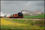 Lok 12 der HMB ist mit dem Personenzug P5 auf der Fahrt von Neresheim nach Sgmhle. Aufgenommen am 01.Mai 2008 bei Neresheim.