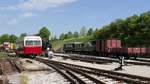 Blick über einen Gutteil der Fahrzeuge der Härtsfeld-Museumsbahn in Neresheim beim Museumstag am 14.5.2015