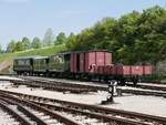 Wagenkomposition der Härtsfeld-Museumsbahn in Neresheim beim Museumstag am 14.5.2015    Vorne Pufferwagen Gw 155 und Niederbordwagen Ow 303.