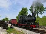 Lok 12 der Härtsfeld-Museumsbahn am Bahnsteig in Neresheim am 14.5.2015