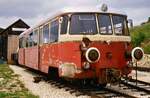 Das ist der einzige nicht für Normalspur gebaute MAN-Schienenbus dieser Bauart, hier beim Neubeginn der Härtsfeldbahn als Museumsbahn in Neresheim (evtl. 1988) noch unrestauriert. Der Schienenbus war auch schon über lange Zeit bei der Härtsfeldbahn eingesetzt gewesen, und danach gelangte er an die Schmalspurbahn Amstetten-Laichingen (WEG), wo ich 1984 noch mit ihm mitfahren durfte.  