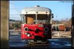 Der frisch gewaschene T 33 der HMB (Hrtsfeld Museumsbahn) erstrahlte am 08.12.07 im vollen Glanz bei Sonnenschein vor dem Neresheimer Lokschuppen.