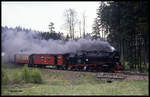 997234 fährt hier mit einem Personenzug nach Benneckenstein am 19.5.1991 in Drei Annen Hohne aus.